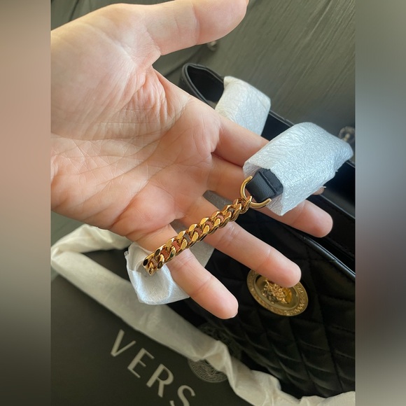 Authentic VERSACE BLACK QUILTED NAPPA LEATHER MEDUSA WOMEN'S HANDBAG - Picture 9 of 10